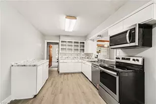 711 Quaker Ln, High Point, NC 27262 - Photo 10