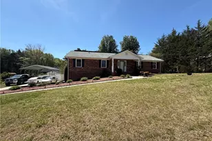 154 Applegate Rd, Kernersville, NC 27284 - Photo 2