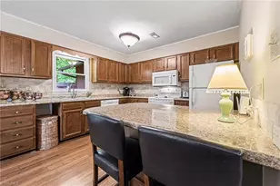 2519 Cottage Pl, Greensboro, NC 27455 - Photo 10