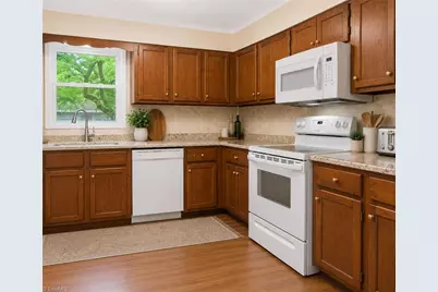 2519 Cottage Place, Greensboro, NC 27455 - Photo 10