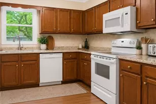 2519 Cottage Pl, Greensboro, NC 27455 - Photo 10
