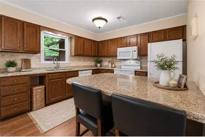 2519 Cottage Place, Greensboro, NC 27455 - Photo 8