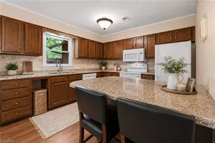 2519 Cottage Pl, Greensboro, NC 27455 - Photo 8