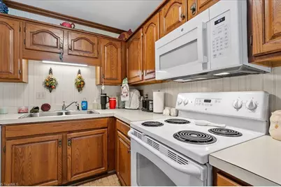 5 Yeardleys Court, Greensboro, NC 27454 - Photo 18