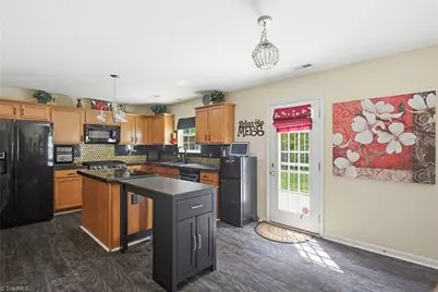 2890 Glen Hollow Road, Greensboro, NC 27407 - Photo 10