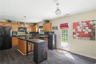 2890 Glen Hollow Rd, Greensboro, NC 27407 - Photo 10