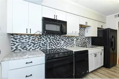 1101 N Elm Street #305, Greensboro, NC 27401 - Photo 8