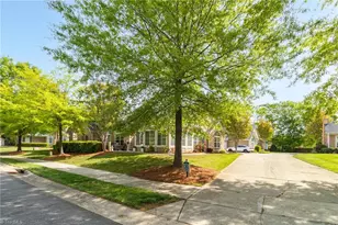 5559 Prosperity View Dr, Charlotte, NC 28269 - Photo 6