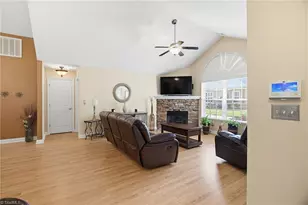 5559 Prosperity View Dr, Charlotte, NC 28269 - Photo 6