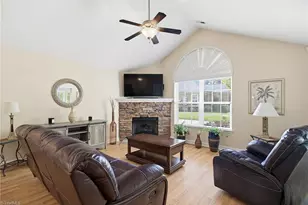5559 Prosperity View Dr, Charlotte, NC 28269 - Photo 2