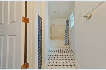 927 E Dayton Avenue, High Point, NC 27262 - Photo 10