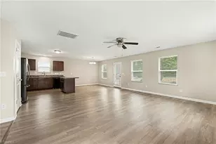 4586 Sun Valley Ln, Kernersville, NC 27284 - Photo 2