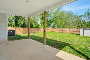 413 Bradley St, Burlington, NC 27215 - Photo 24