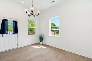 413 Bradley St, Burlington, NC 27215 - Photo 10