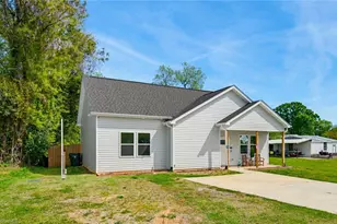 413 Bradley St, Burlington, NC 27215 - Photo 2