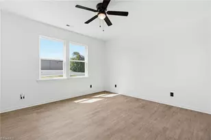 413 Bradley St, Burlington, NC 27215 - Photo 16