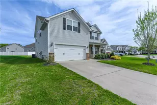 7 Cloverfield Ct, Greensboro, NC 27406 - Photo 4