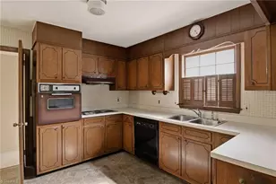 2514 Gracewood Dr, Greensboro, NC 27408 - Photo 10