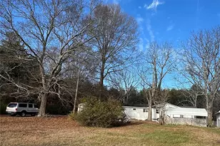 426 W King St, King, NC 27021 - Photo 6