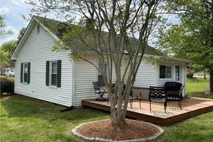 313 W Monroe St, Mayodan, NC 27027 - Photo 6