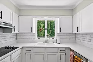 7 Holly Crest Ct, Greensboro, NC 27410 - Photo 10