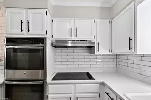 7 Holly Crest Ct, Greensboro, NC 27410 - Photo 10