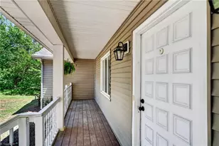 7 Holly Crest Ct, Greensboro, NC 27410 - Photo 4