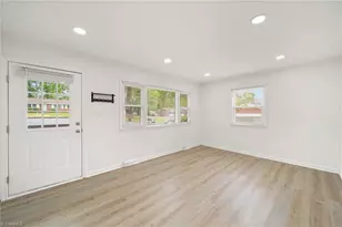 4 Carpenter Ct, Greensboro, NC 27403 - Photo 4