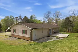 472 Brown Berry Rd, North Wilkesboro, NC 28659 - Photo 4