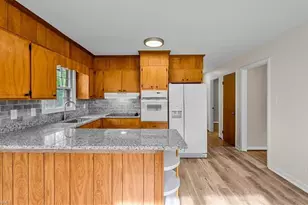 2101 Carpenter St, Greensboro, NC 27403 - Photo 8