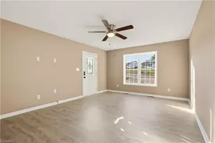 24 Stoney Point Ct, Thomasville, NC 27360 - Photo 4