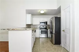 4704 Sedgelane Dr, Greensboro, NC 27407 - Photo 10
