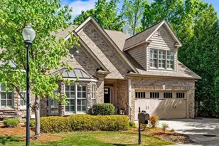 8 Blakeney Pl, Greensboro, NC 27408 - Photo 2