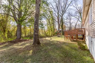 105 W Lakefield Dr, Greensboro, NC 27406 - Photo 36