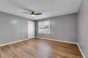 105 W Lakefield Dr, Greensboro, NC 27406 - Photo 20