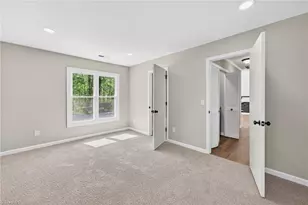 2014 Creekwood Dr, Greensboro, NC 27407 - Photo 10