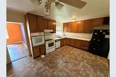 323 Largo Drive, Greensboro, NC 27406 - Photo 8