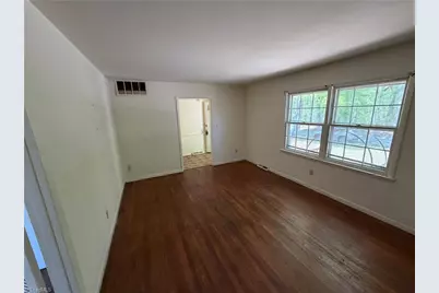 323 Largo Drive, Greensboro, NC 27406 - Photo 4