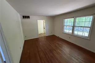 323 Largo Dr, Greensboro, NC 27406 - Photo 4