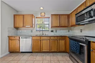 2912 Desmond Woods Dr, Greensboro, NC 27405 - Photo 8