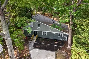 2913 Marthas Pl, Greensboro, NC 27408 - Photo 2