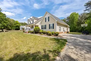1210 Foxhaven Dr, Greensboro, NC 27455 - Photo 2