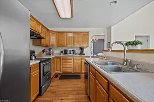 1210 Foxhaven Dr, Greensboro, NC 27455 - Photo 10