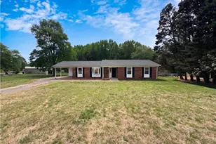 2440 Londonderry Rd, Kernersville, NC 27284 - Photo 2