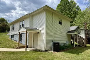 1098 6th St, North Wilkesboro, NC 28659 - Photo 2