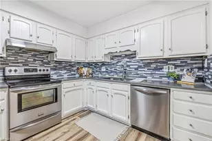 6 Fountain View Cir, Greensboro, NC 27405 - Photo 16