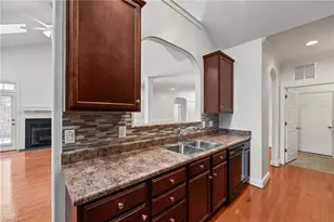 2710 Kingsbury Ct, Burlington, NC 27215 - Photo 12