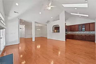 2710 Kingsbury Ct, Burlington, NC 27215 - Photo 10