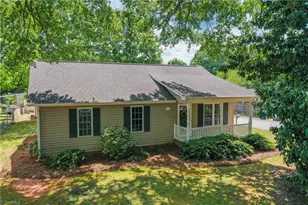 3812 Fritz St, Winston-Salem, NC 27104 - Photo 2