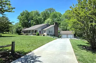 101 Ridgewood Dr, North Wilkesboro, NC 28659 - Photo 2